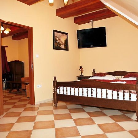 Hotel Pelikán Třeboň Kültér fotó
