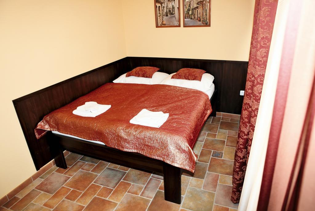 Hotel Pelikán Třeboň Szoba fotó
