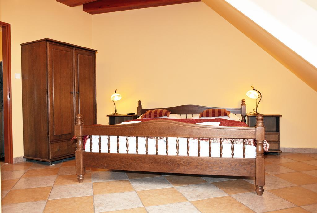 Hotel Pelikán Třeboň Szoba fotó