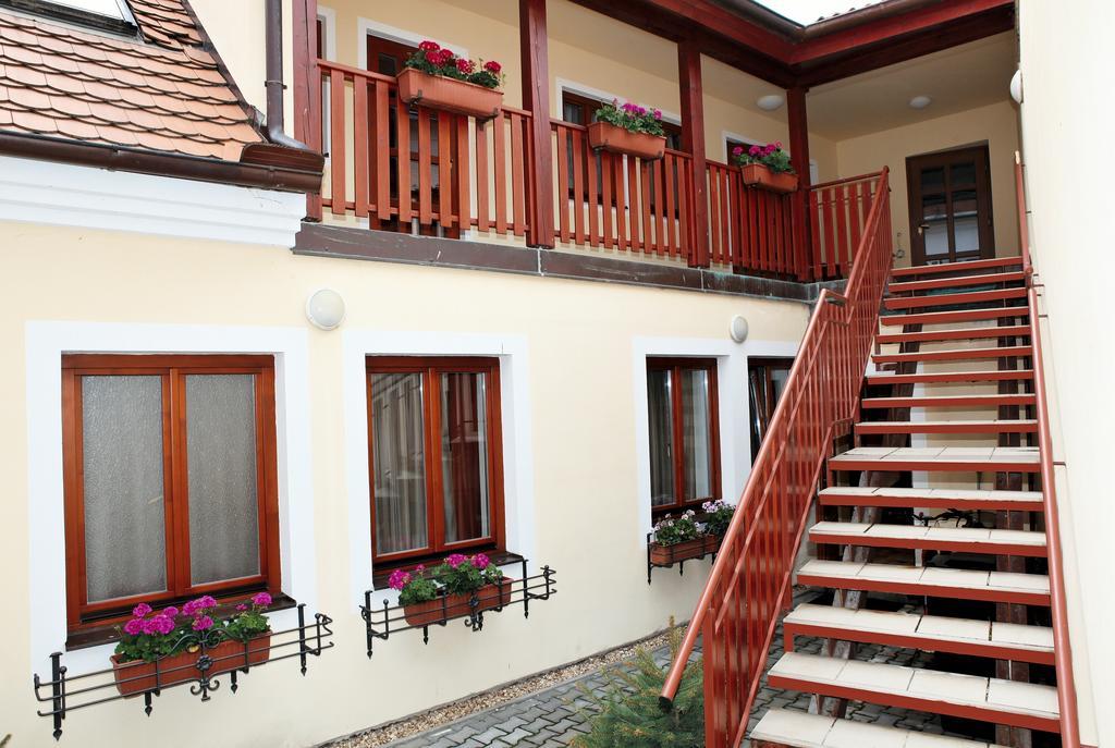 Hotel Pelikán Třeboň Kültér fotó