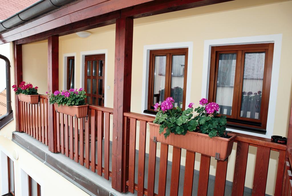 Hotel Pelikán Třeboň Kültér fotó