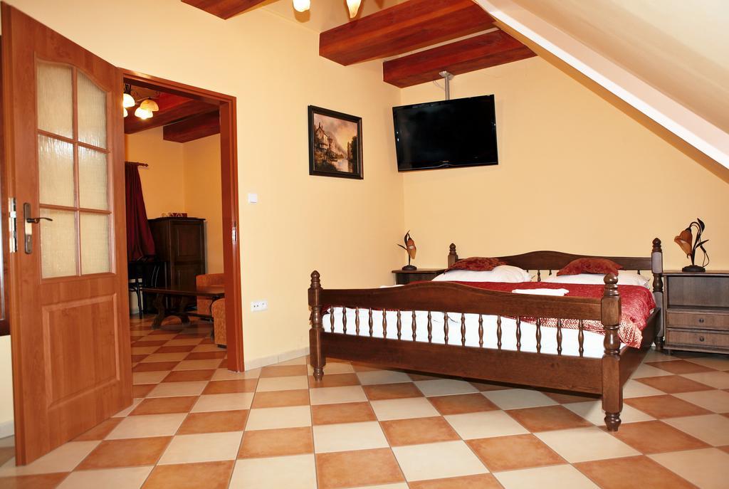 Hotel Pelikán Třeboň Kültér fotó